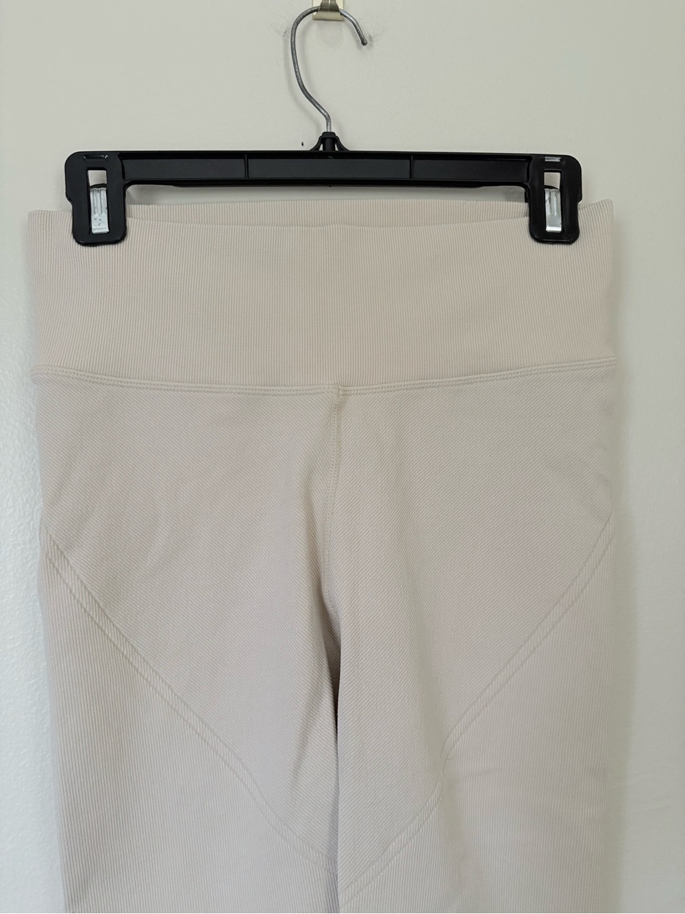 Aerie Offline High Waist Seamless Ribbed Leggings, Cream, Size Medium - Picture 3 of 7